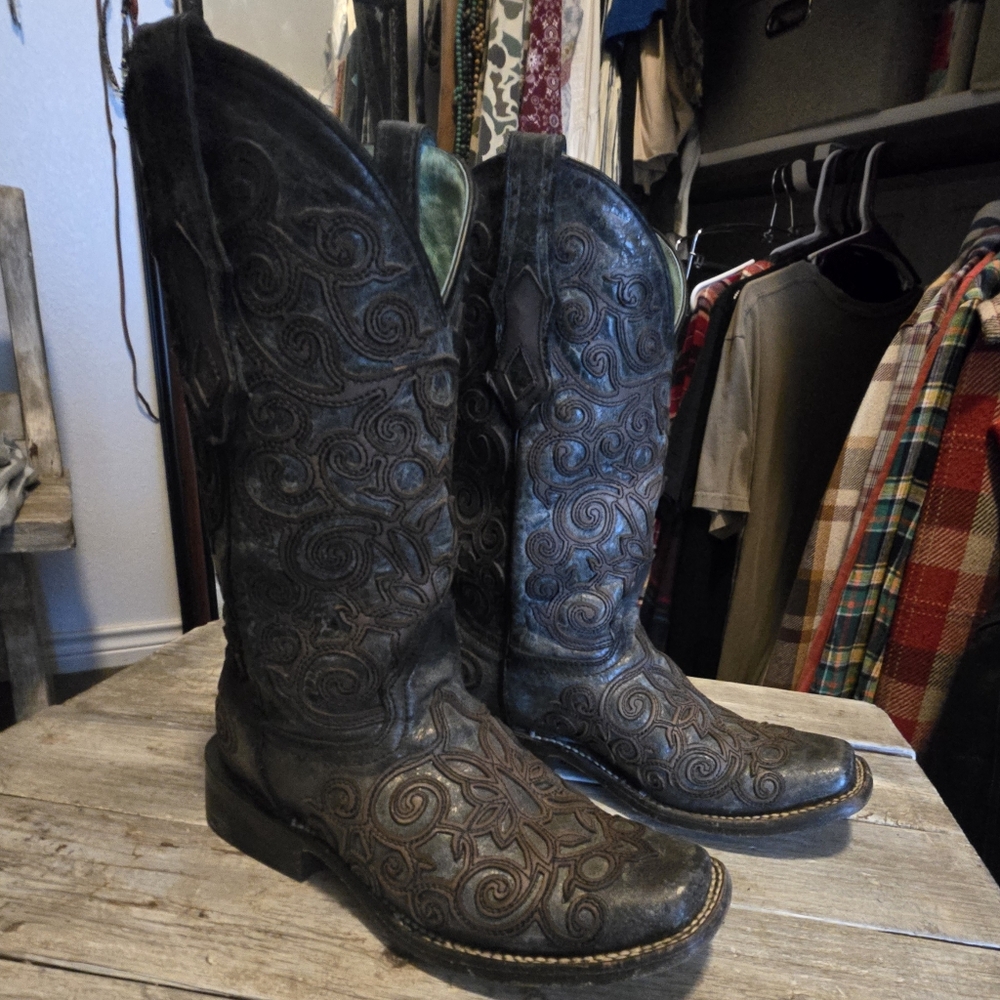 Corral Black Embroidered Heeled Boots